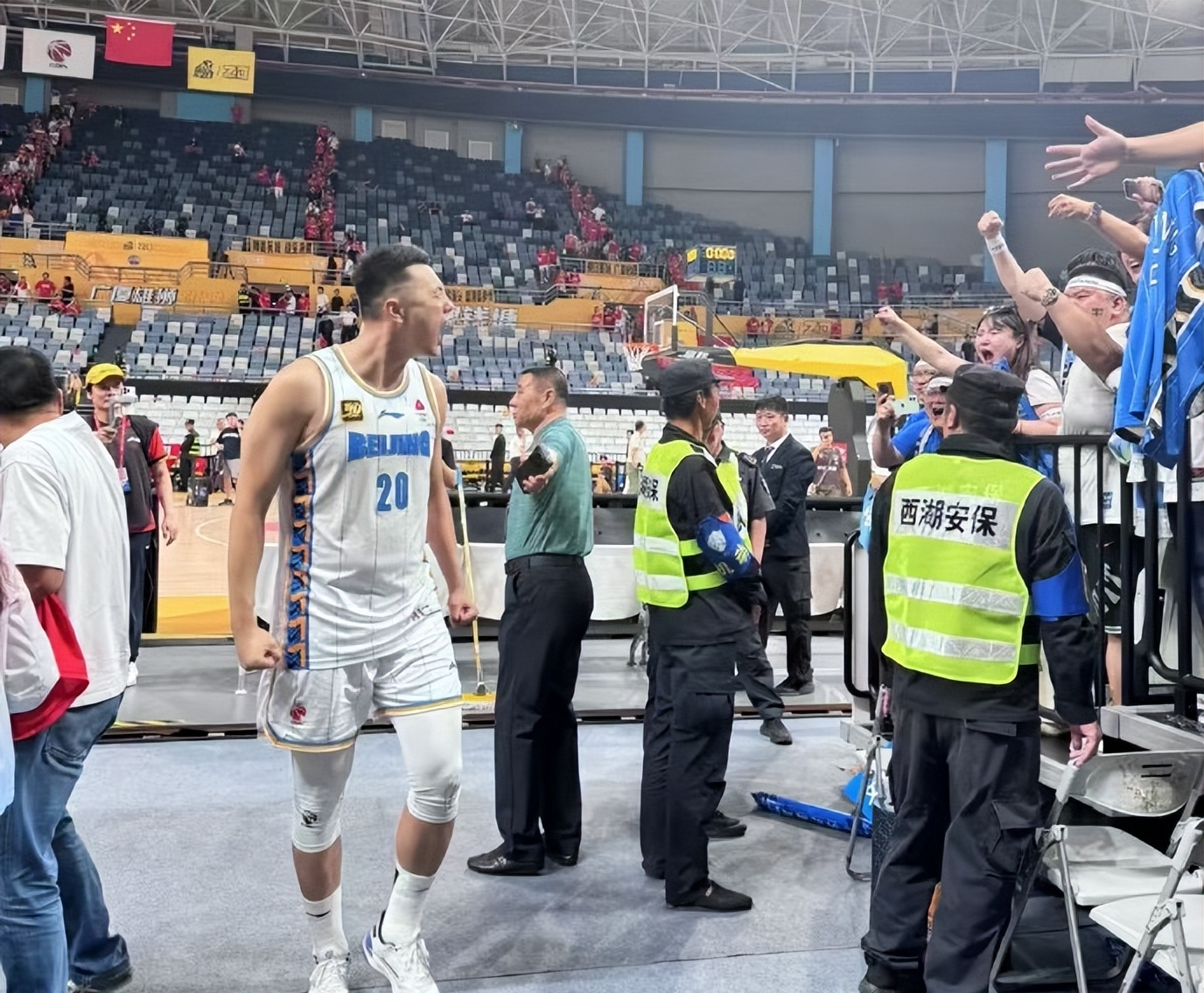 开云体育-浙江队训练开放日，加时末段强势反弹引欢呼，CBA季后赛在即，资深球员宣示担当的简单介绍