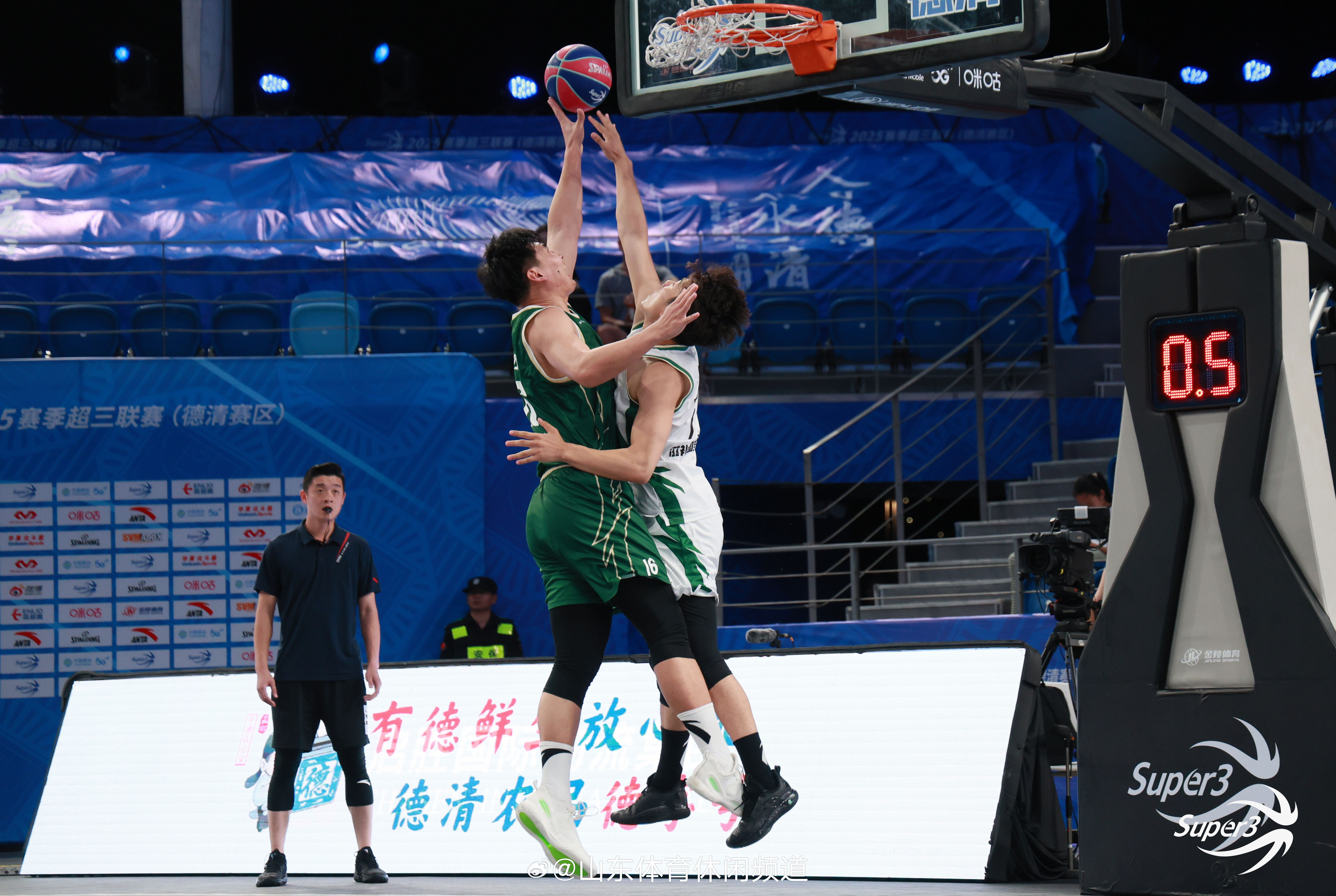 开云中国官网-包含今夜体能课后；新疆广汇内部沟通备战欧超杯；悬念犹存；年轻球员得到机会的词条