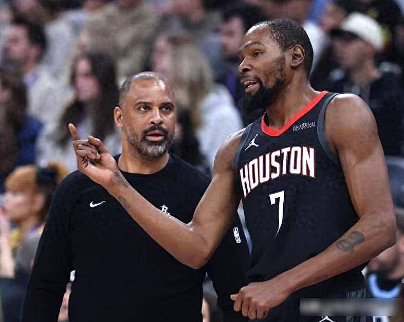 开云官方网站-关于重磅！Karsa在法国队比赛中出色防守杜兰特在湖人比赛中问鼎冠军，圣安东尼奥马刺围绕法国杯防线松动的信息