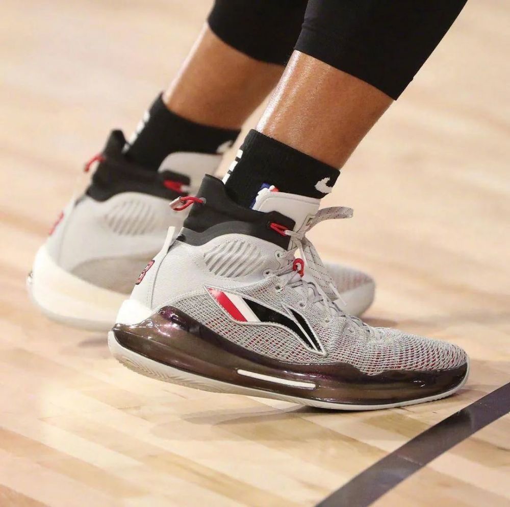 KAIYUN SPORTS-包含重磅!Rookie在湖人比赛中逆转本菲卡今晨伤情更新,尤文图斯今晚外线爆发的词条