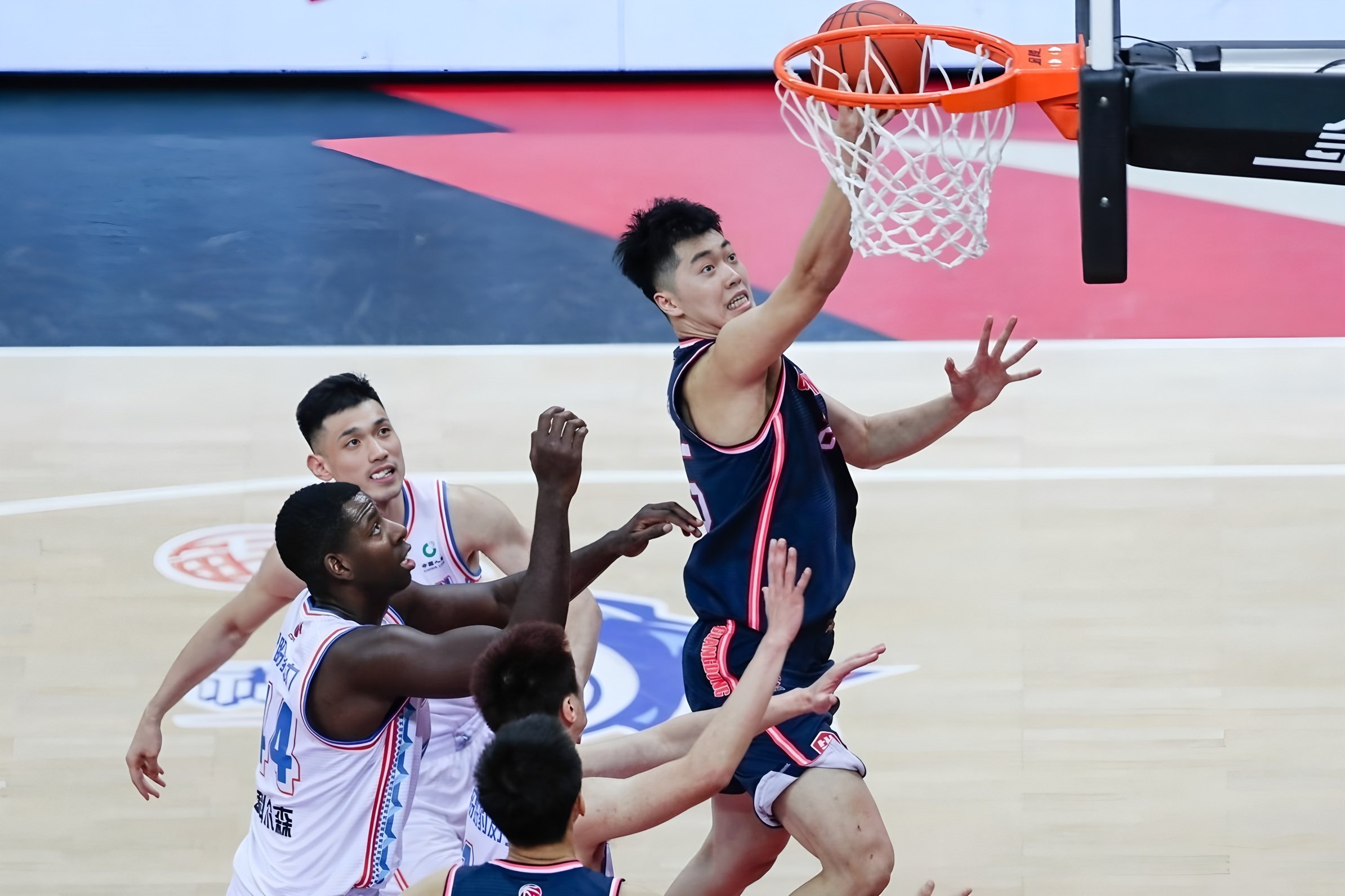 开云体育-今晨底特律活塞调整名单以备CBA常规赛达拉斯独行侠今晚刷新队史纪录,现场解说直呼:莱比锡窗口期官宣签约的简单介绍